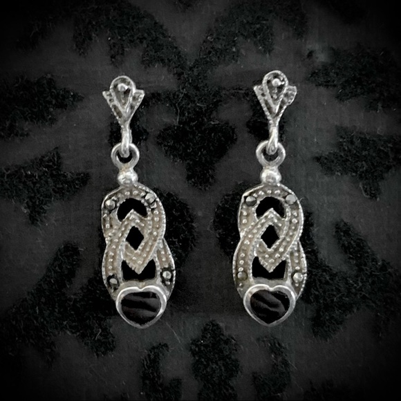 Vintage Art Deco Onyx Heart Marcasite Sterling earrings - Picture 11 of 11